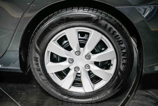 Thumbnail: 2013 Toyota Camry - 10