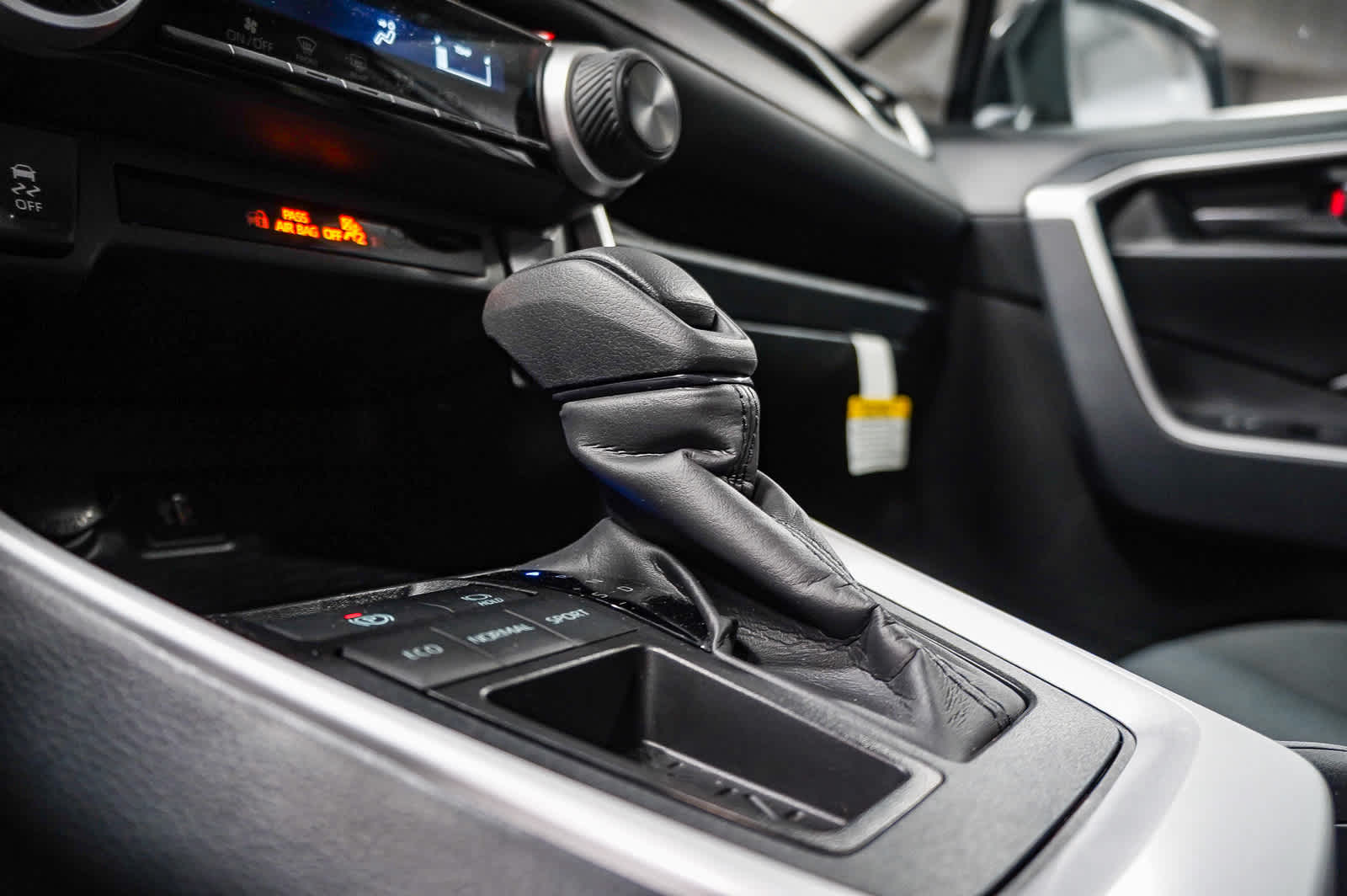 Thumbnail: 2025 Toyota RAV4 - 27