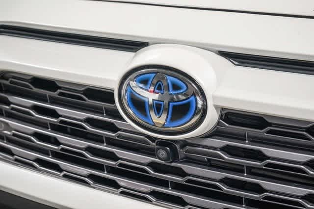 Thumbnail: 2021 Toyota RAV4 - 8