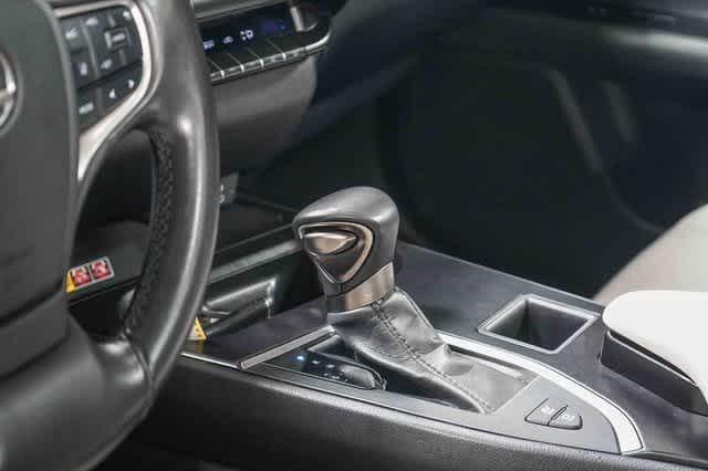 Thumbnail: 2024 Lexus UX - 24