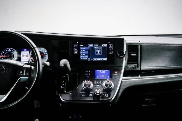 Thumbnail: 2015 Toyota Sienna - 13