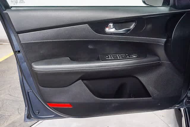 Thumbnail: 2023 Kia Forte - 22