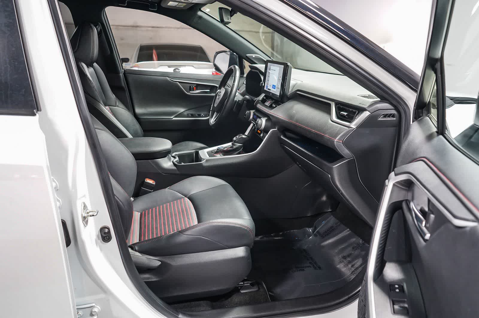 Thumbnail: 2023 Toyota RAV4 - 17