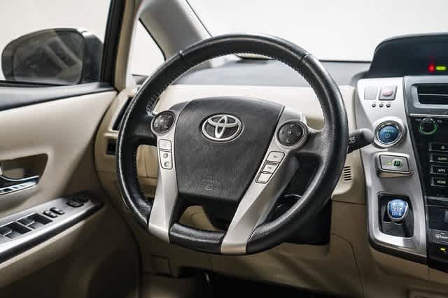 Thumbnail: 2017 Toyota Prius v - 15