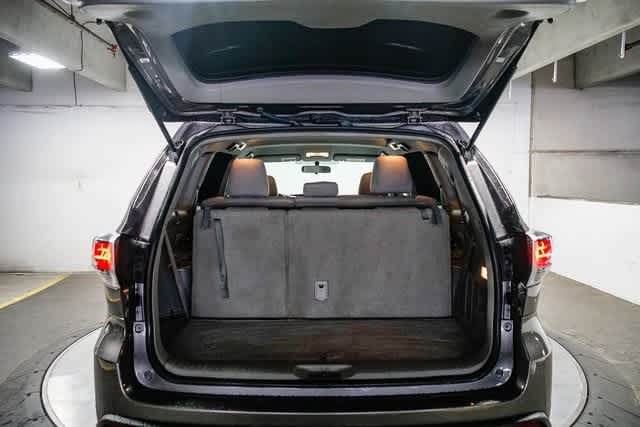 Thumbnail: 2016 Toyota Highlander - 28
