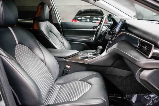 Thumbnail: 2022 Toyota Camry - 16