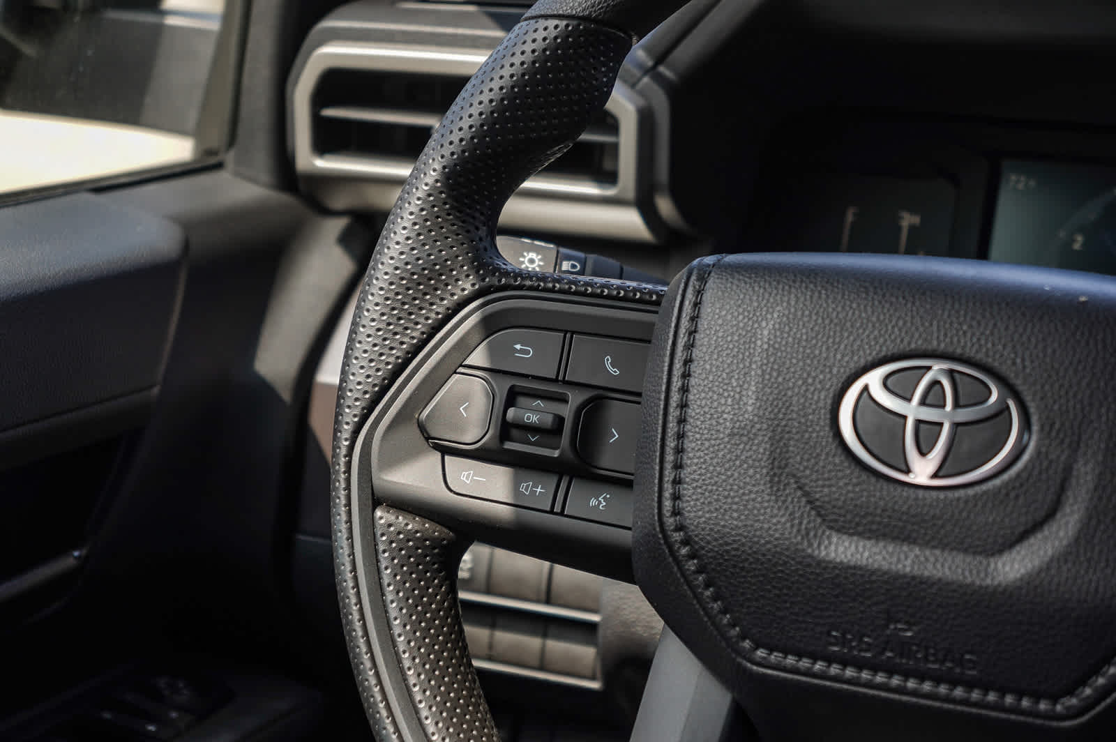 2025 Toyota Tacoma SR5 17