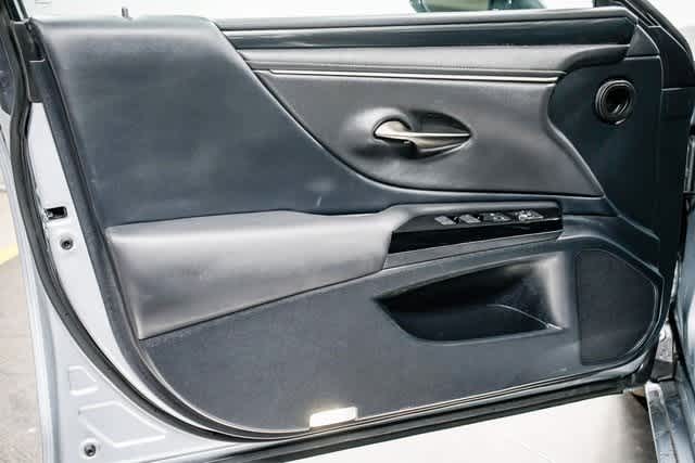 Thumbnail: 2025 Lexus ES - 19