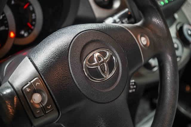 Thumbnail: 2012 Toyota RAV4 - 21