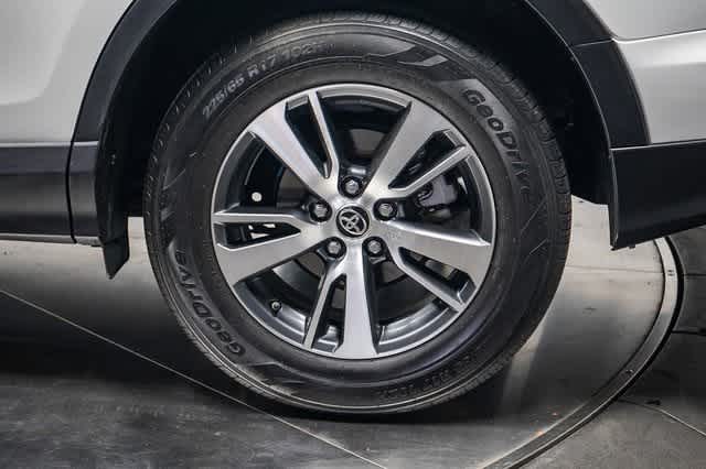 Thumbnail: 2018 Toyota RAV4 - 11