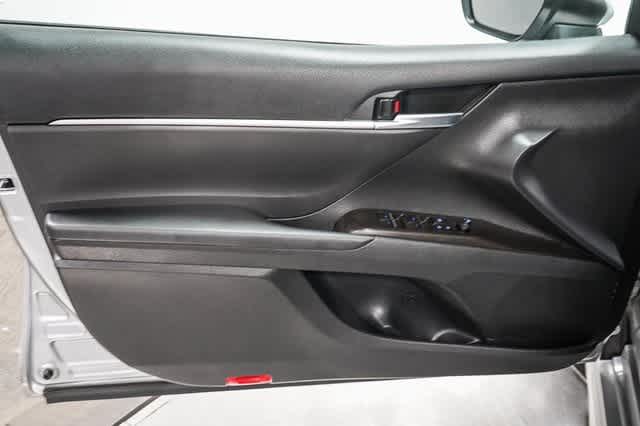 2022 Toyota Camry SE 22
