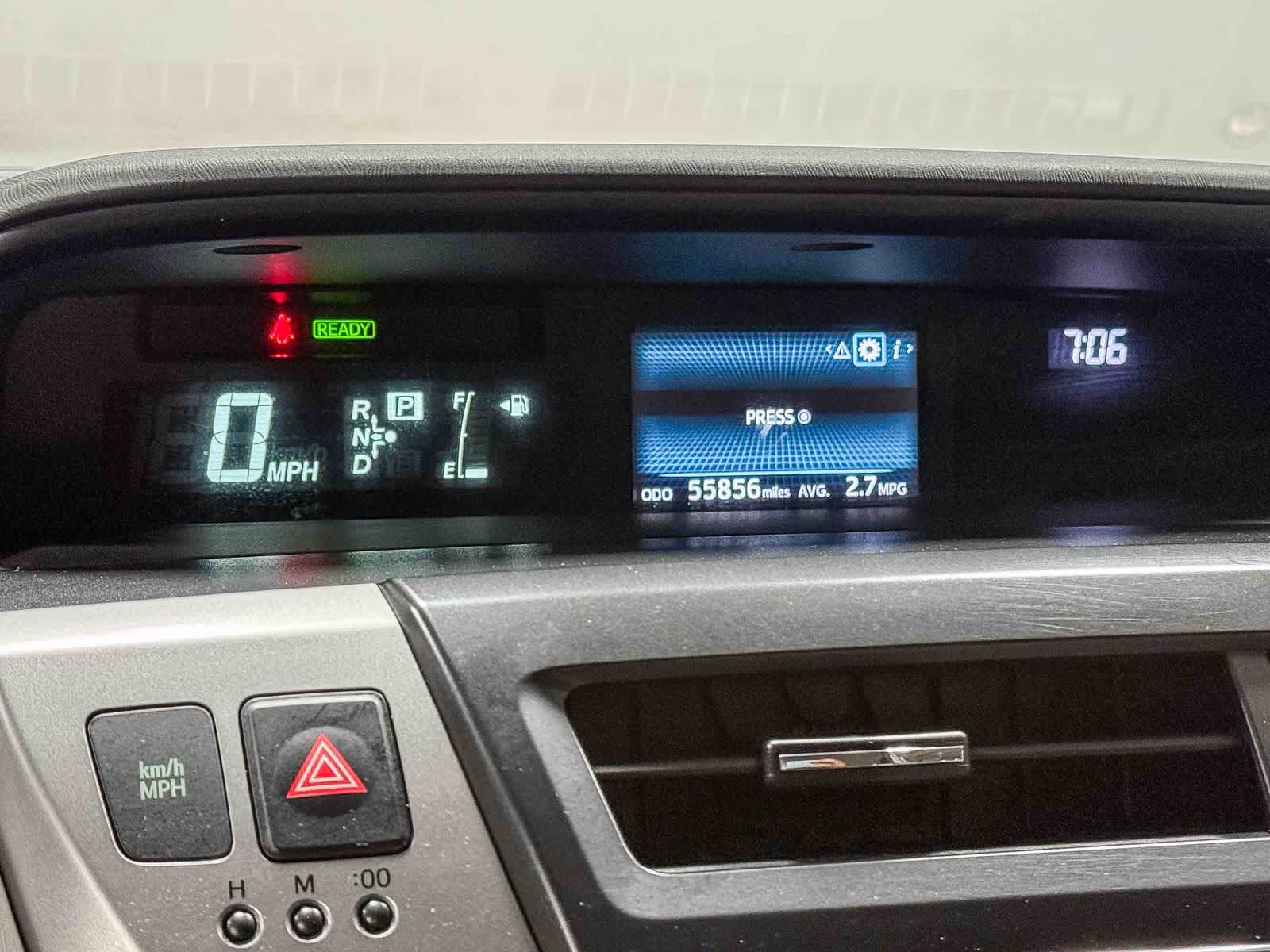 Thumbnail: 2016 Toyota Prius v - 24