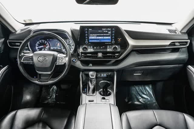 Thumbnail: 2022 Toyota Highlander - 13