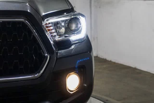 Thumbnail: 2018 Toyota Tacoma - 8