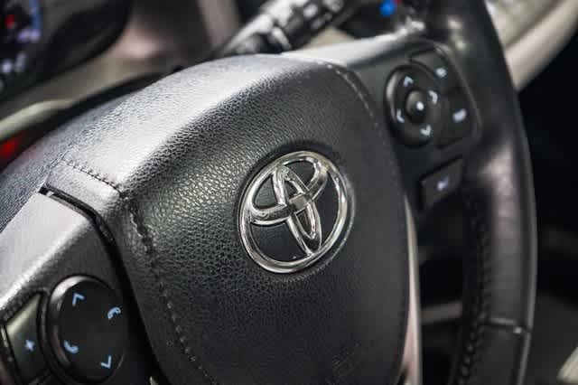 Thumbnail: 2018 Toyota RAV4 - 22