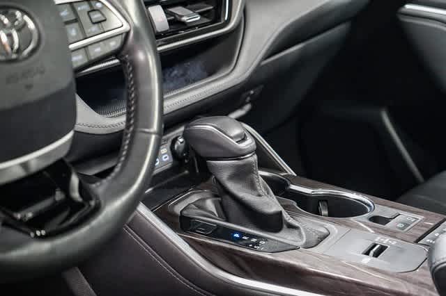 Thumbnail: 2022 Toyota Highlander - 25