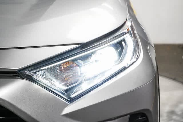 Thumbnail: 2021 Toyota RAV4 - 7