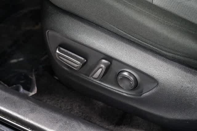 Thumbnail: 2023 Toyota RAV4 - 23