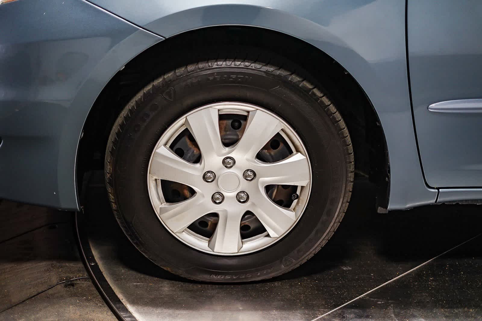 Thumbnail: 2010 Toyota Sienna - 6