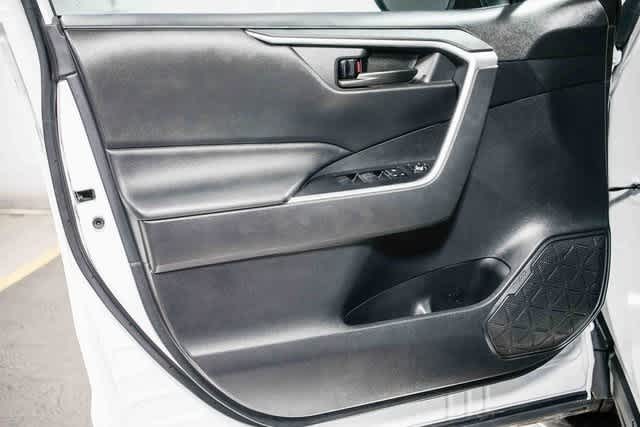 Thumbnail: 2021 Toyota RAV4 - 18