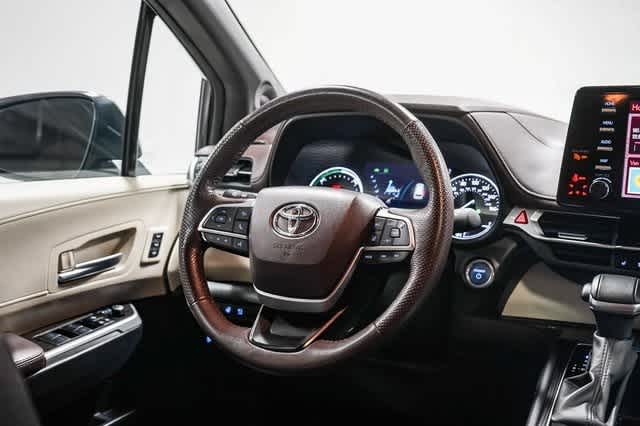 Thumbnail: 2023 Toyota Sienna - 16