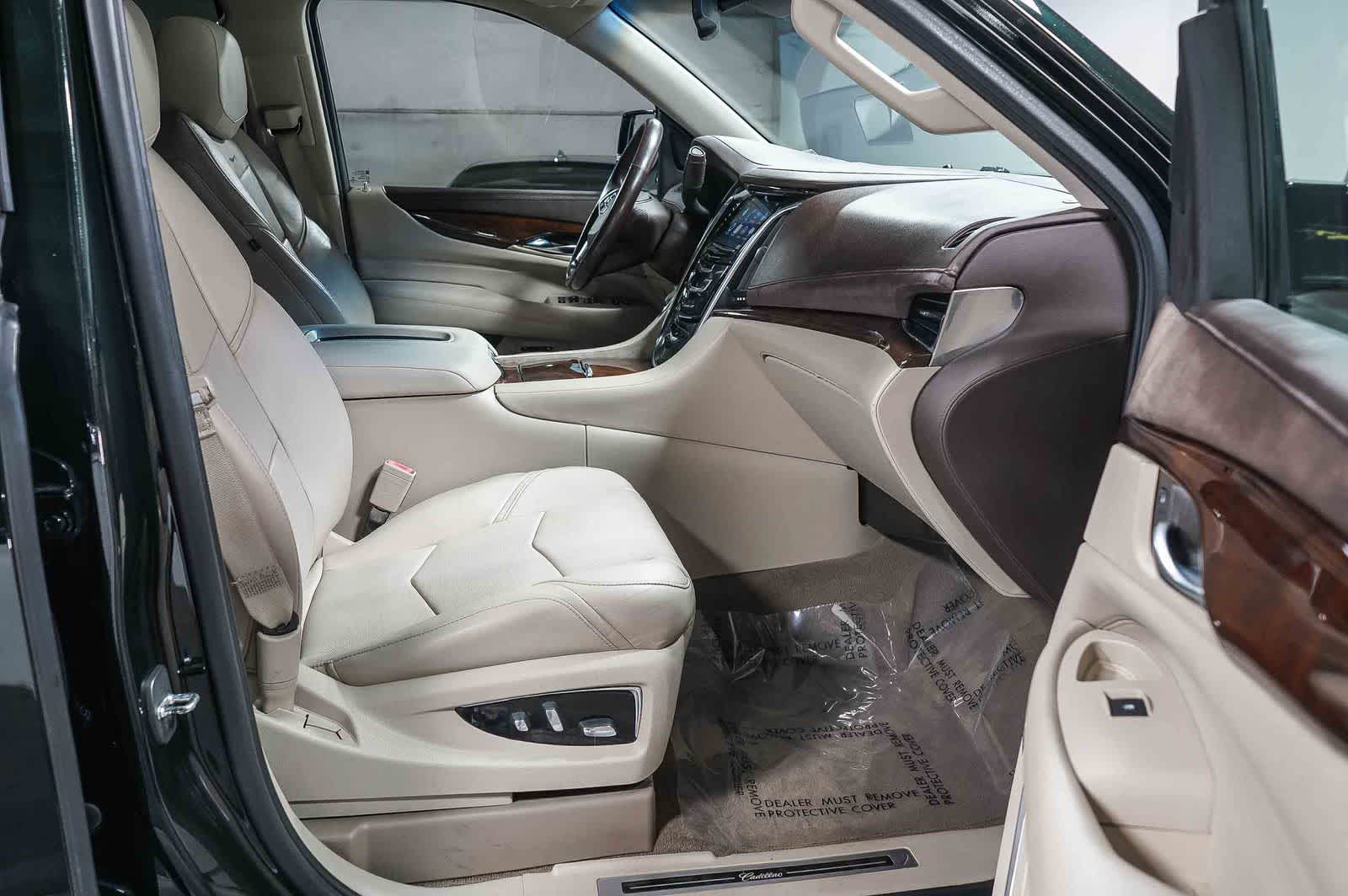 Thumbnail: 2016 Cadillac Escalade - 17