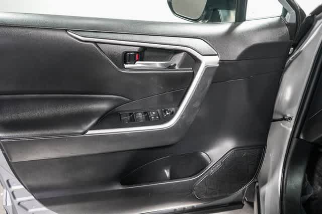 Thumbnail: 2021 Toyota RAV4 - 22