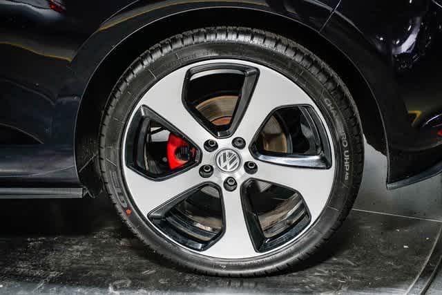 Thumbnail: 2016 Volkswagen Golf - 10