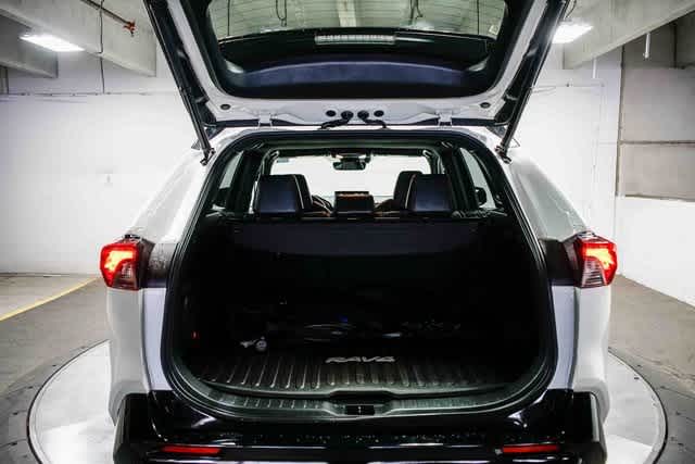 Thumbnail: 2021 Toyota RAV4 - 28