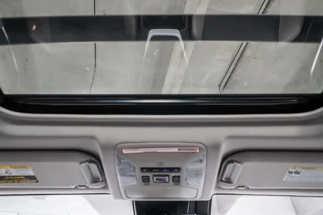 Thumbnail: 2021 Toyota RAV4 - 16