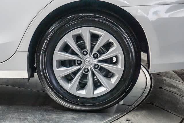 Thumbnail: 2017 Toyota Camry - 11