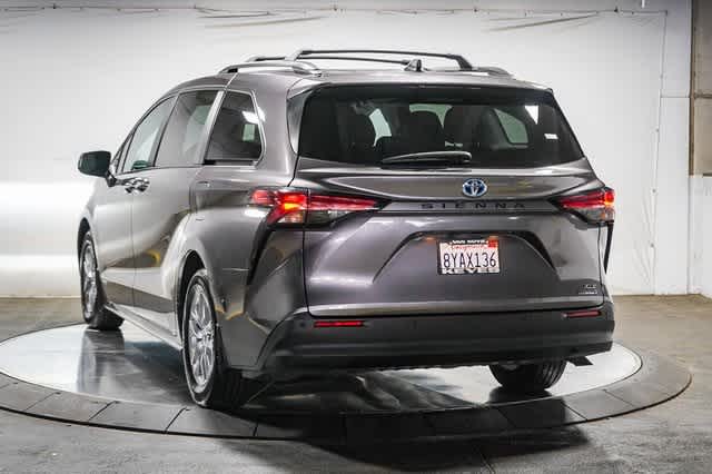 Thumbnail: 2021 Toyota Sienna - 3