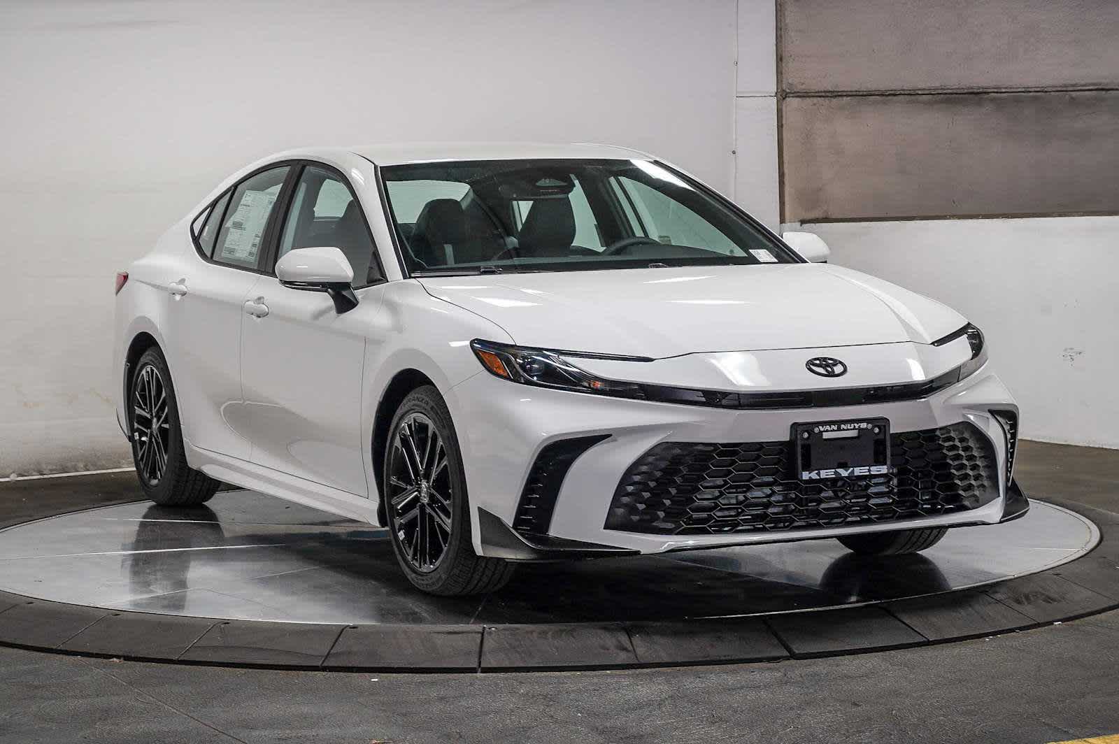 Thumbnail: 2025 Toyota Camry - 3