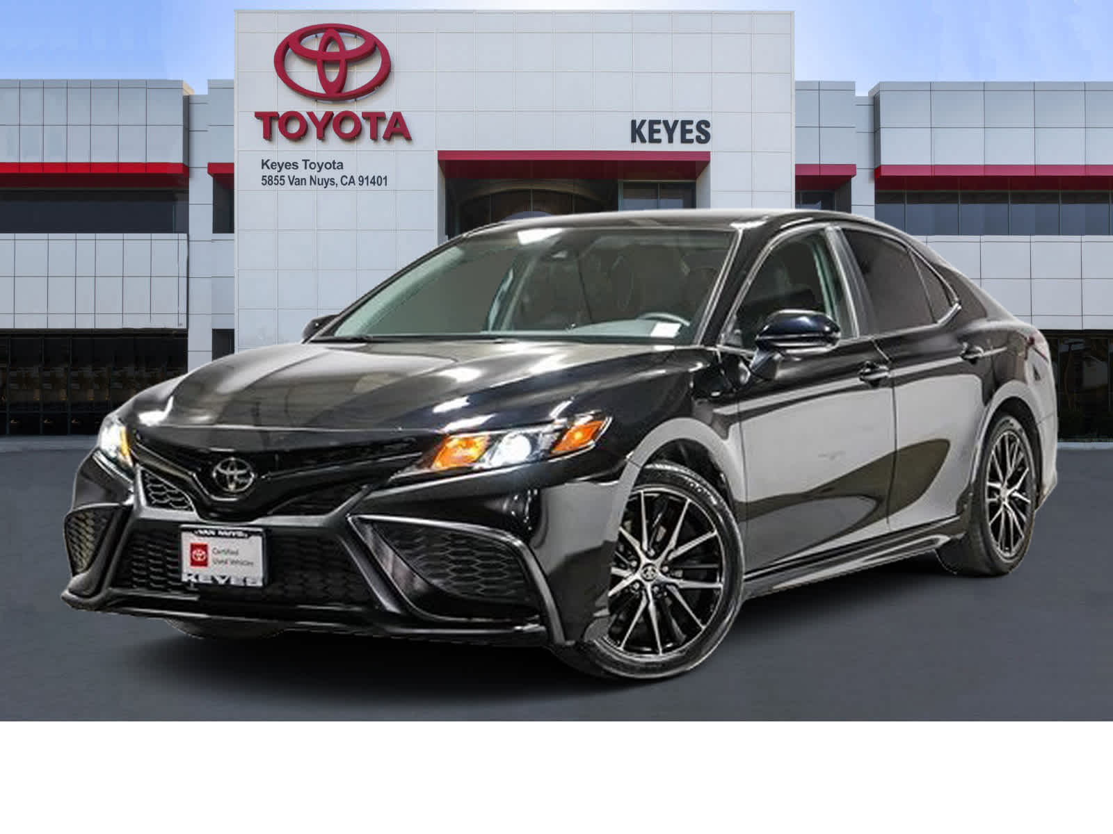 2022 Toyota Camry SE Hero Image