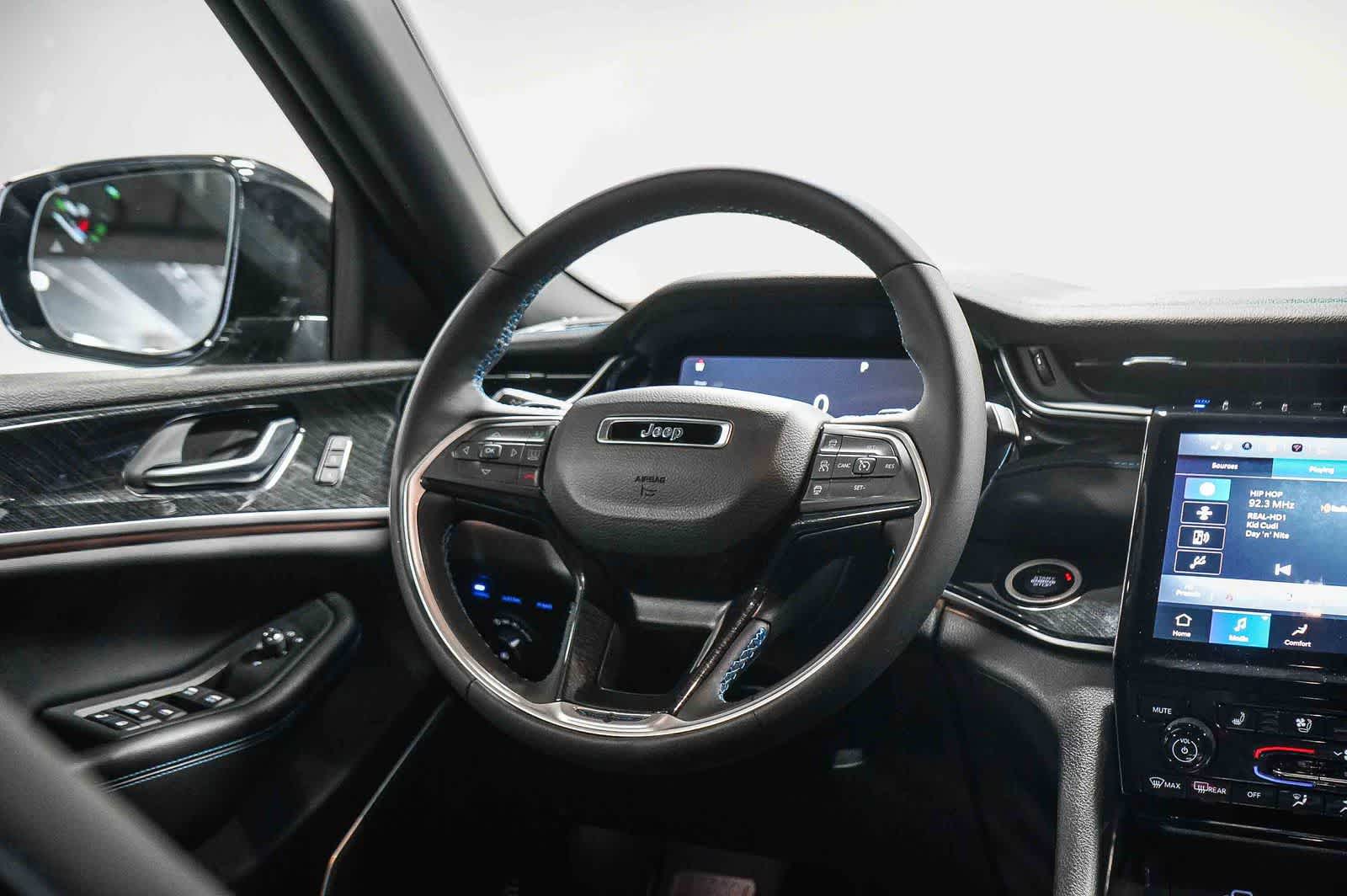 Thumbnail: 2023 Jeep Grand Cherokee - 15