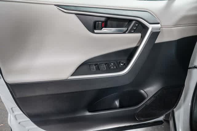 Thumbnail: 2021 Toyota RAV4 - 22