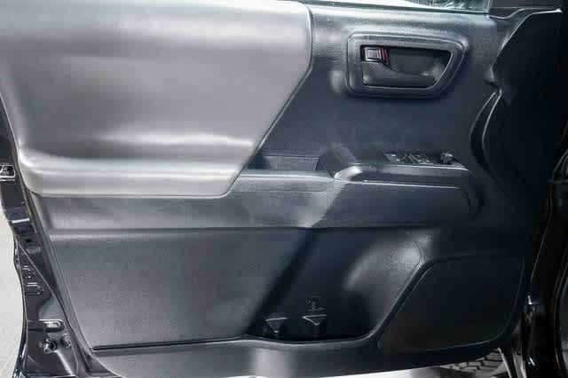 Thumbnail: 2019 Toyota Tacoma - 21