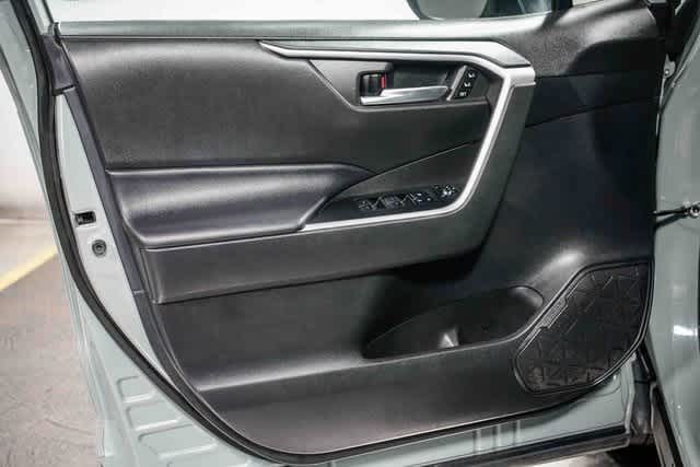 Thumbnail: 2022 Toyota RAV4 - 20