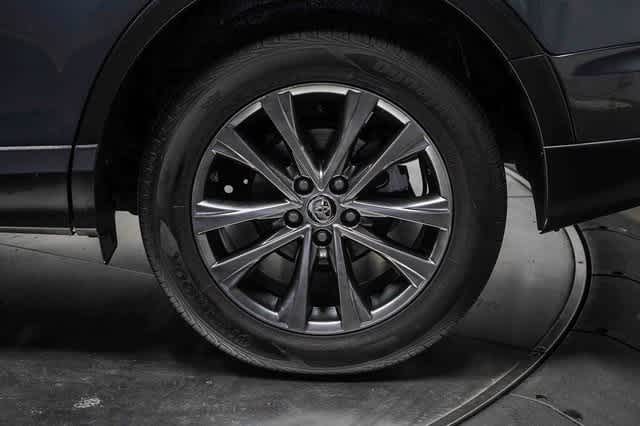 Thumbnail: 2017 Toyota RAV4 - 10