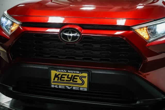 Thumbnail: 2021 Toyota RAV4 - 8