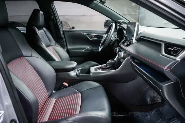 Thumbnail: 2022 Toyota RAV4 - 17