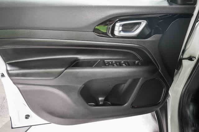 Thumbnail: 2022 Jeep Compass - 21