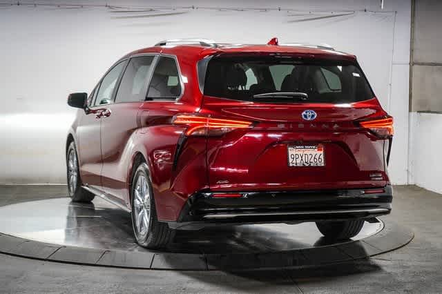 Thumbnail: 2024 Toyota Sienna - 3