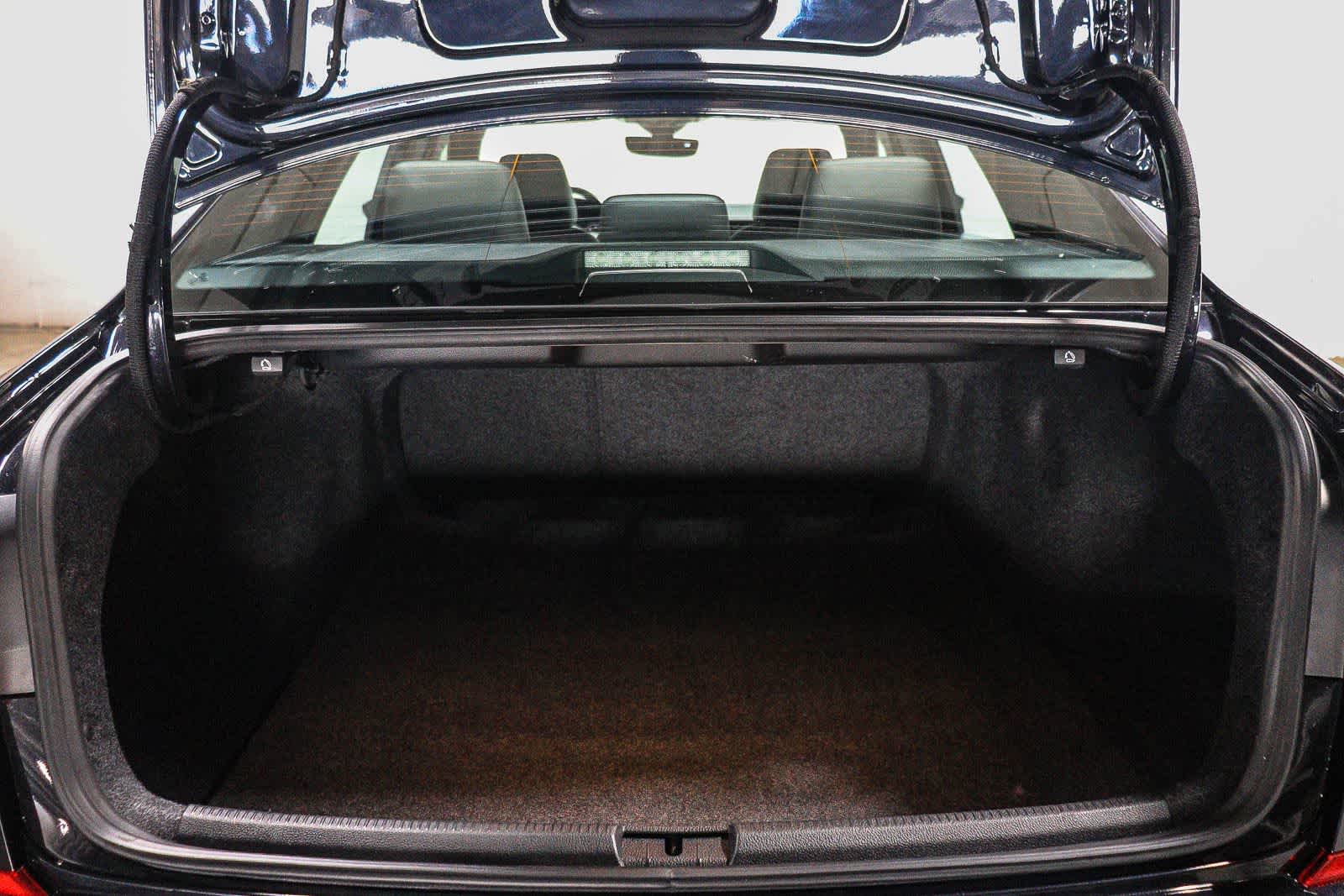 Thumbnail: 2022 Volkswagen Passat - 27