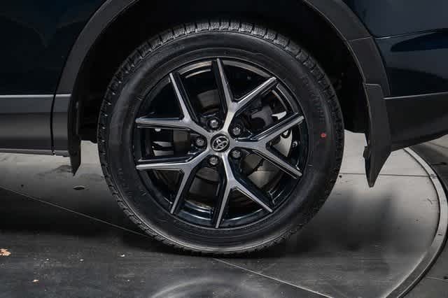 Thumbnail: 2018 Toyota RAV4 - 11