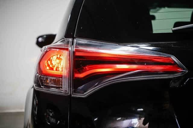 Thumbnail: 2018 Toyota RAV4 - 10