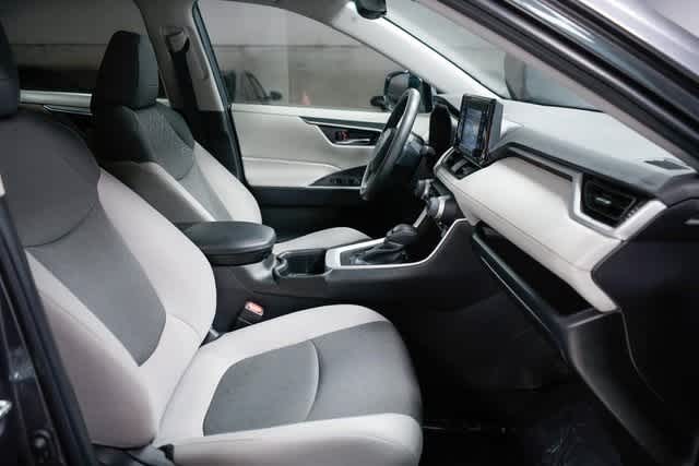 Thumbnail: 2022 Toyota RAV4 - 17