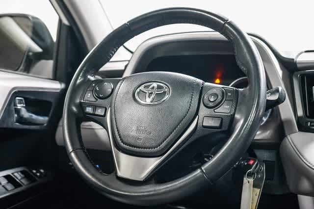 Thumbnail: 2018 Toyota RAV4 - 16