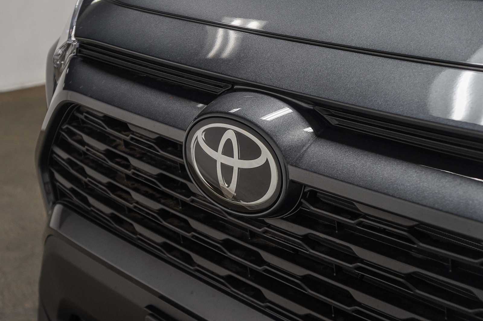 Thumbnail: 2025 Toyota RAV4 - 8