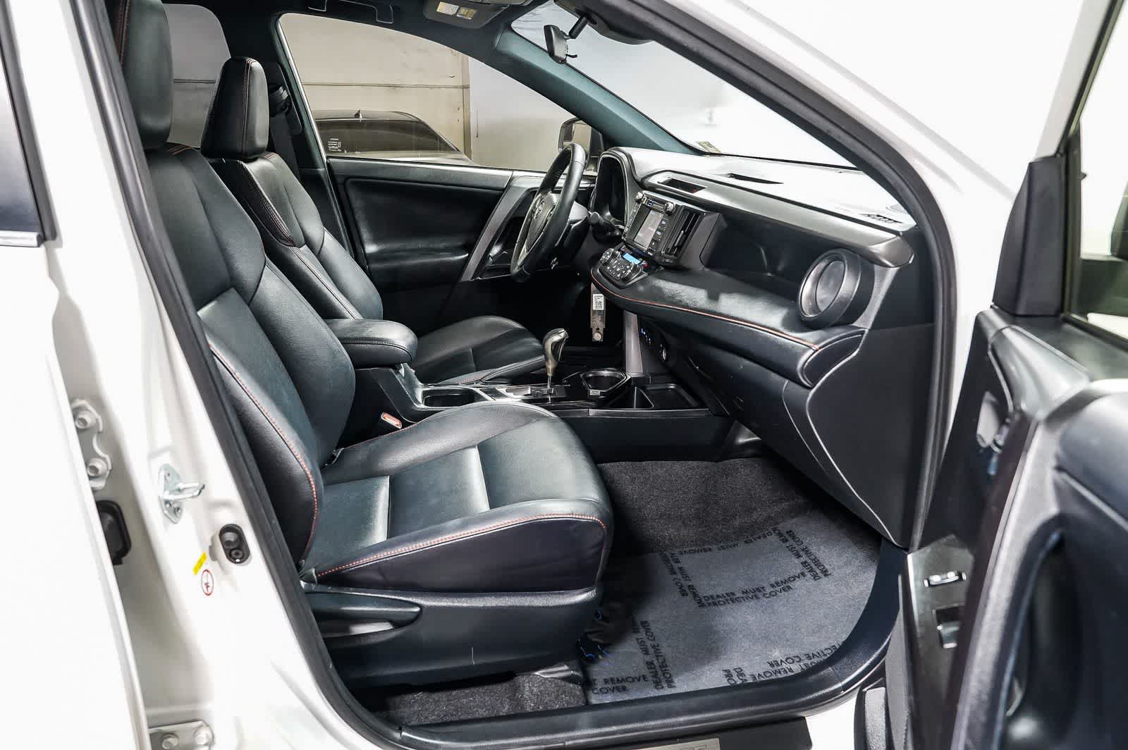 Thumbnail: 2018 Toyota RAV4 - 17
